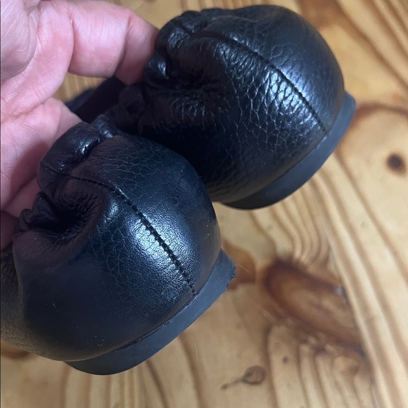 Tory Burch Black Tumbled Leather Reva Ballet Flats - Picture 4 of 8